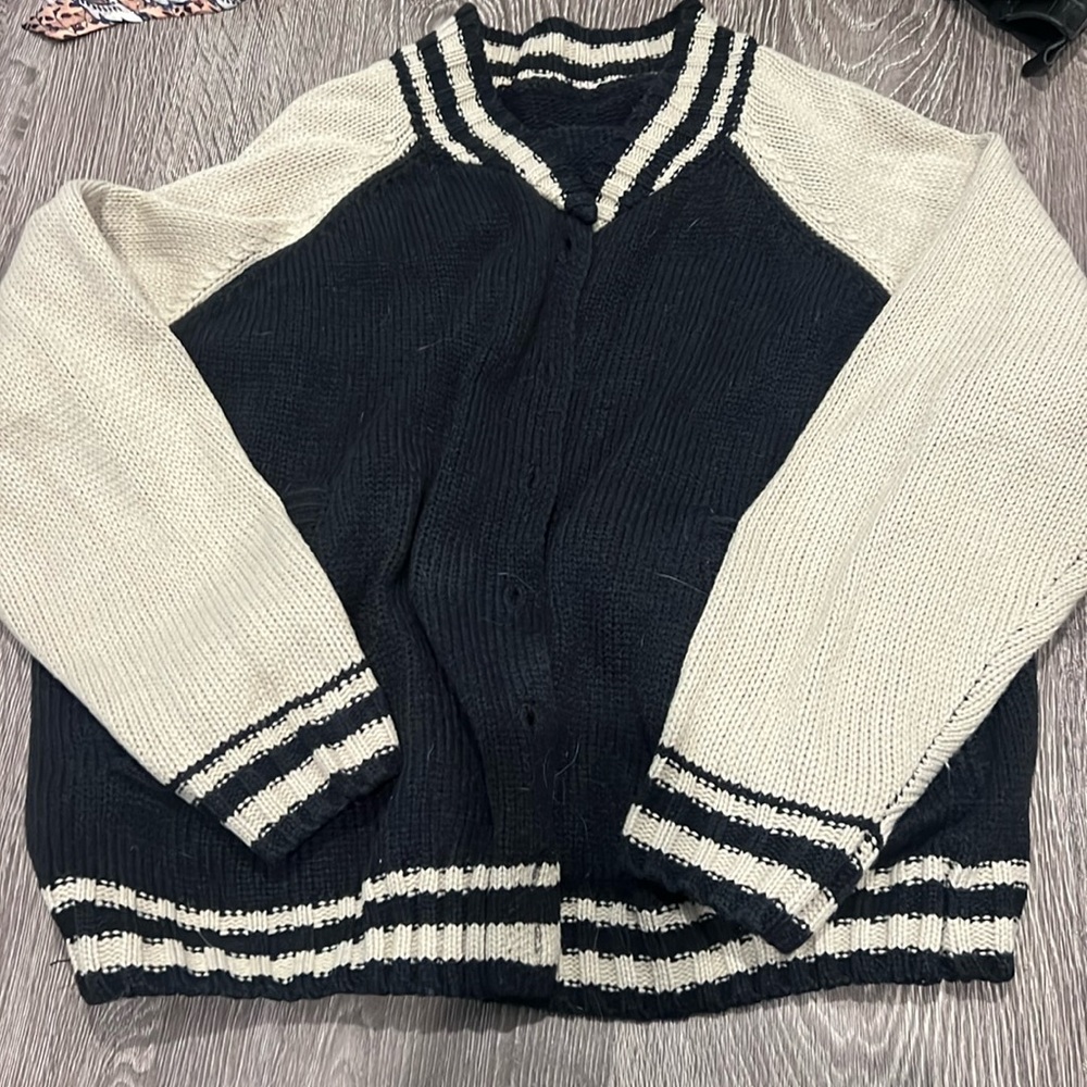 Cotton baseball sweater cardigan. Buttons up front